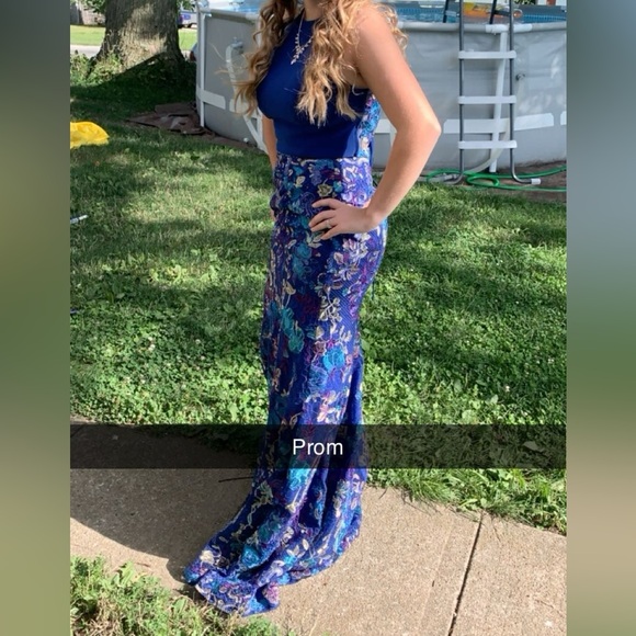 Ellie Wilde prom dress - Picture 2 of 6